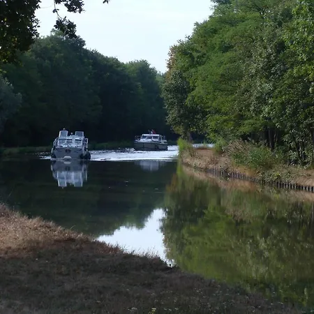Ferienhaus Ancienne Fromagerie : Avec Acces Canal, Jardin Et Terrasse - Fr-1-489-608 *