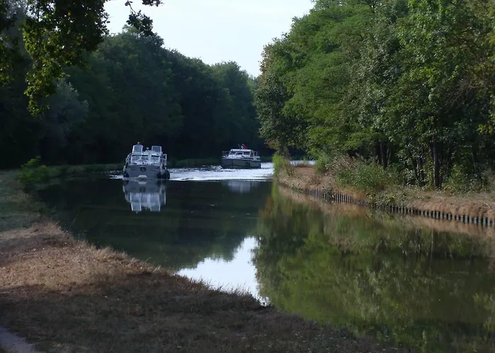 Ferienhaus Ancienne Fromagerie : Avec Acces Canal, Jardin Et Terrasse - Fr-1-489-608 *